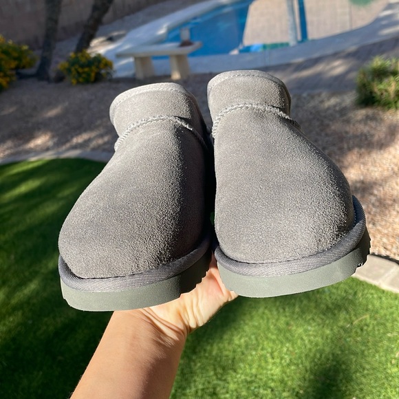 NWT UGG Classic Slippers! - Picture 4 of 11